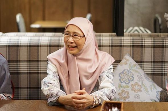 Sikap dan personaliti beliau disenangi rakyat.